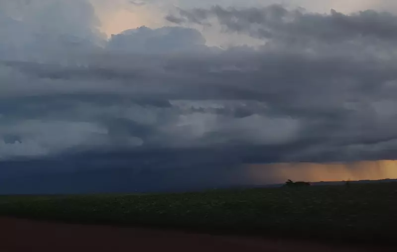 Paraná em alerta: tempestades atingem 333 cidades com ventos de 100 km/h