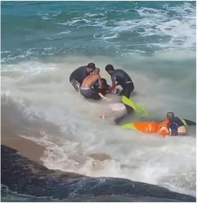 Parapente Vira Drama no Litoral Norte: Mulher Cai no Mar e é Resgatada com Vida em Caraguatatuba