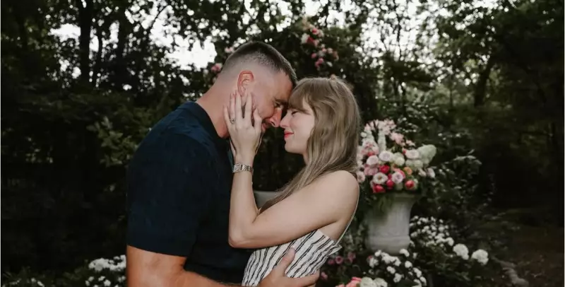 Parassocial: Cambridge elege palavra do ano 2025 após noivado de Taylor Swift