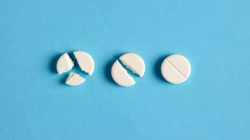 Partir comprimidos: quando é seguro e quais os riscos para a saúde