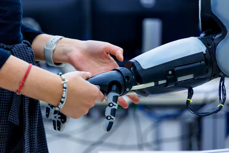 Pele Artificial Revolucionária: Brasileiros e Italianos Criam Tecnologia que Devolve Tato a Amputados