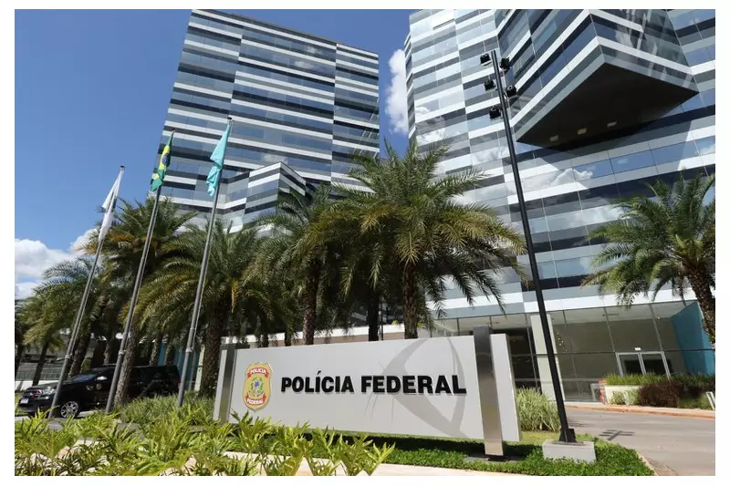 PF apreende R$ 720 mil e US$ 72 mil em operação contra corrupção no INSS