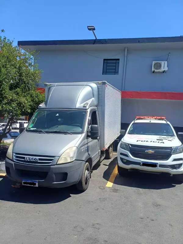 PM recupera carga de R$ 10 mil e caminhão roubado em Itaquaquecetuba