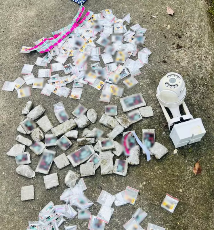 Polícia apreende R$ 4 mil em drogas em bueiro no bairro Mangueira, Paraty