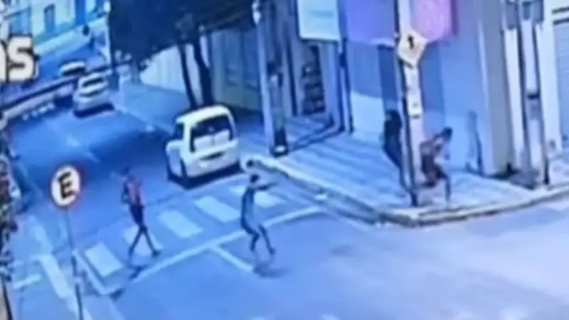 Polícia prende dupla suspeita de assassinato brutal na Grande Fortaleza | Cena dramática é flagrada em vídeo