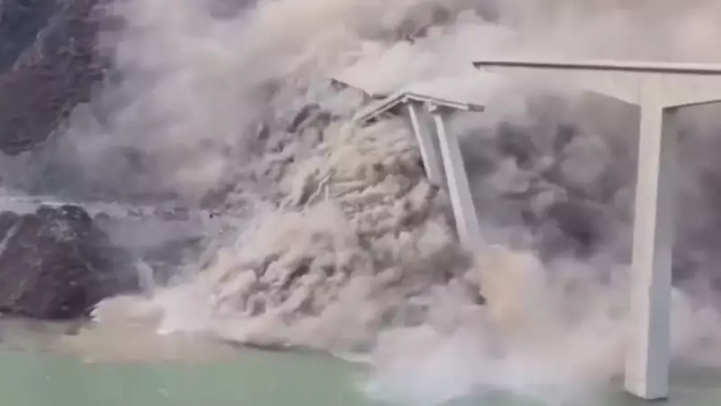 Ponte de 758 metros desaba na China após alerta de fissuras