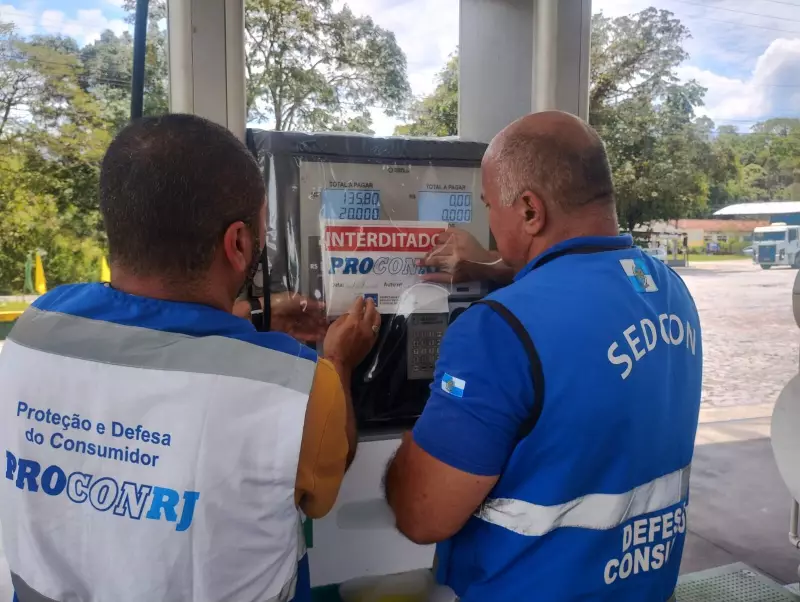Posto de combustível é interditado em Cachoeiras de Macacu por uso irregular de bandeira