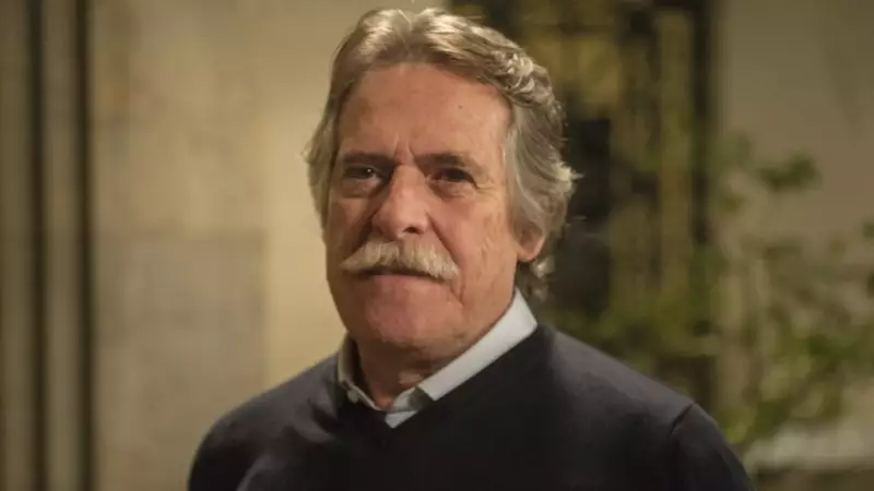 Prisão de Bolsonaro gera reações opostas de famosos nas redes sociais