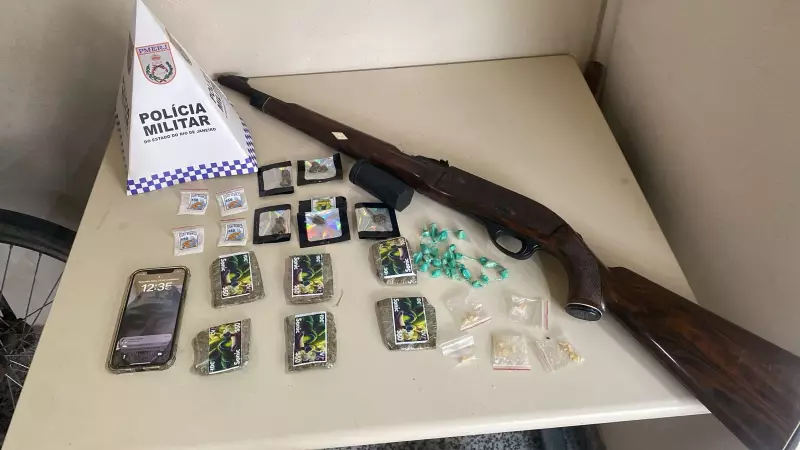 Prisão por tráfico em Paraty: homem de 29 anos é detido com drogas e arma