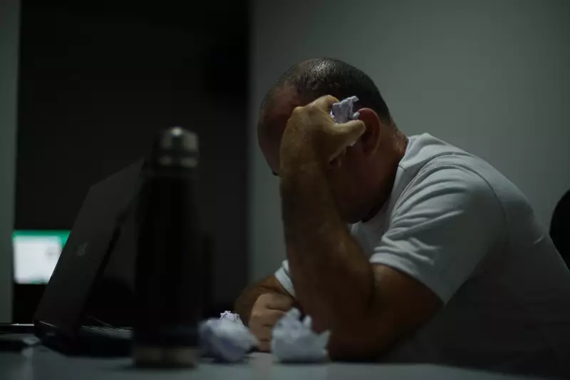 Professor em licença médica vence reality show e acende debate crucial sobre saúde mental no trabalho