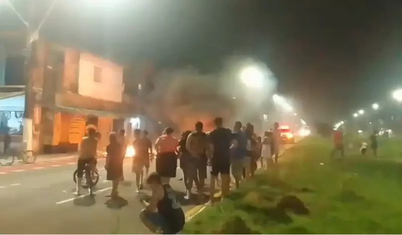 Protesto na Av. Centenário: Moradores fecham via após morte em acidente