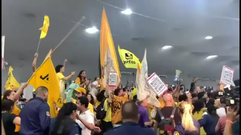Protesto na COP30 deixa segurança ferido em confronto com ativistas