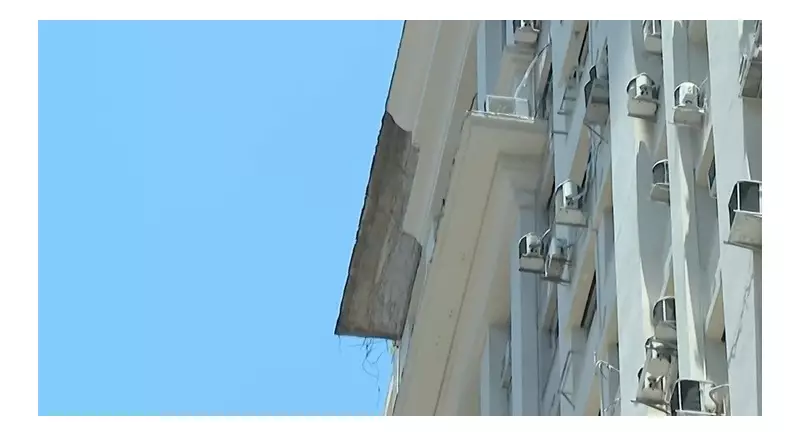 Queda de reboco interdita pista na Av. Presidente Vargas no RJ