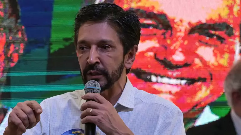 Ricardo Nunes exonera Adilson Amadeu após polêmica por condenações por racismo