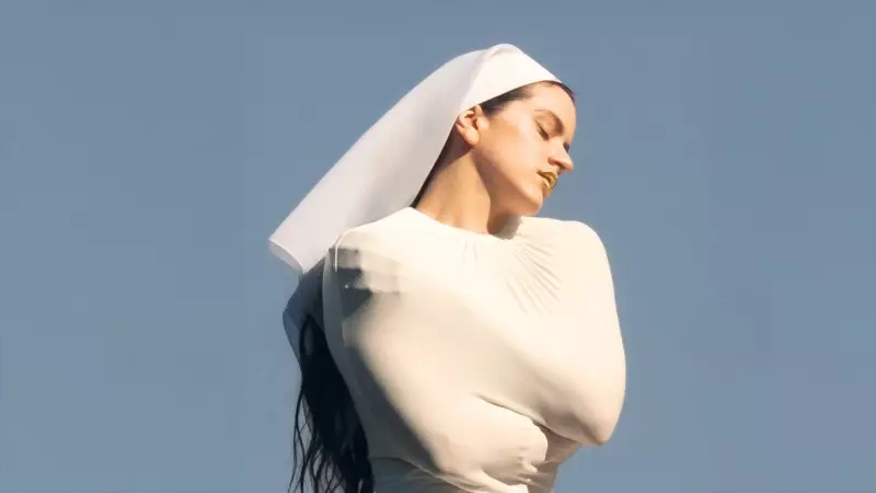 Rosalía revela celibato voluntário e prioridade na carreira em 2025