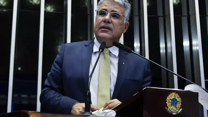 Senadores visitam Papuda e defendem prisão domiciliar para Bolsonaro