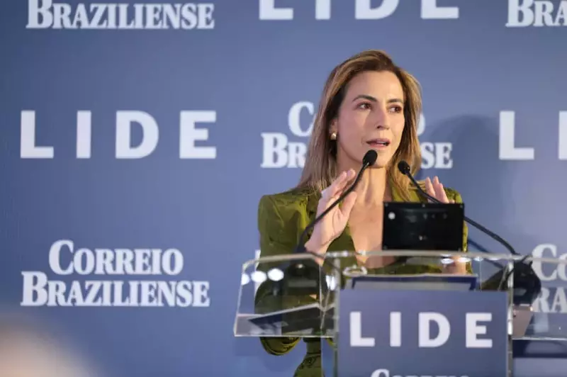 Soraya Thronicke elogia Contarato como 'mais macho' do Congresso