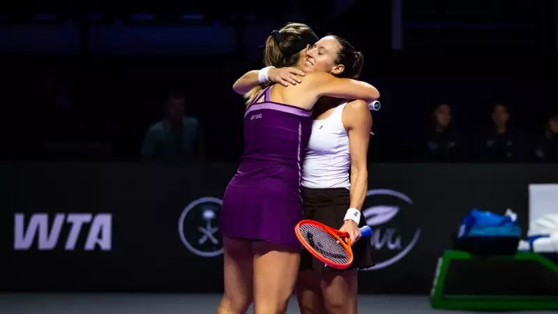 Stefani e Babos brilham e vencem russas em jogo eletrizante no WTA Finals