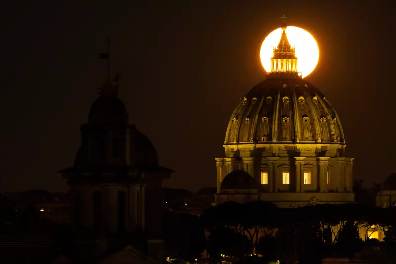 Superlua Brilha no Céu: Não Perca o Maior e Mais Intenso Fenômeno de 2025!