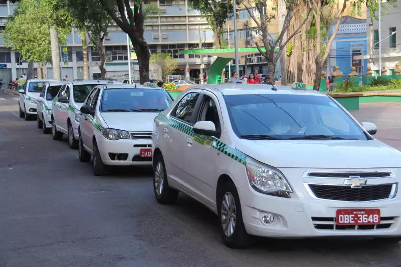 Taxistas de Cuiabá terão tarifa Bandeira 2 em dezembro de 2025