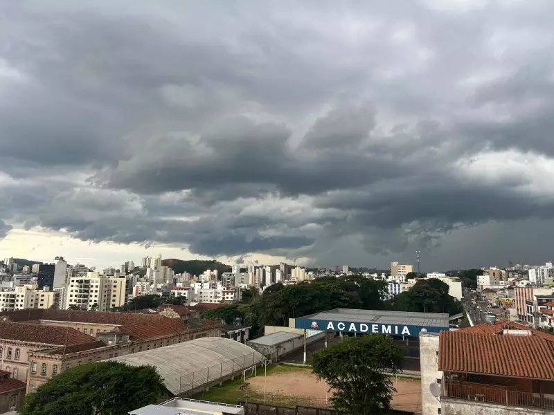 Temporal em Juiz de Fora: novembro começa com chuva intensa e alerta para tempestades na Zona da Mata