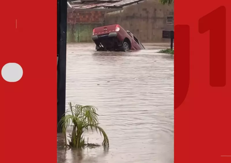 Temporal em Luís Eduardo Magalhães: 60 mm de chuva e picape submersa