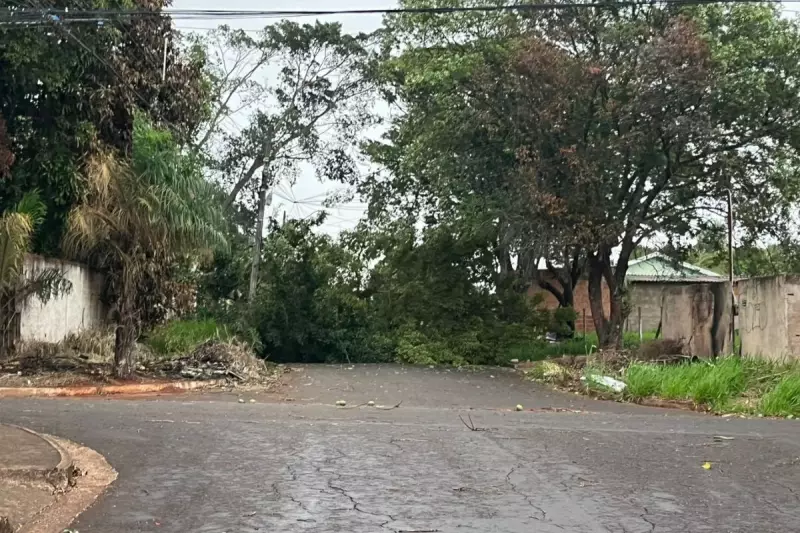 Temporal transforma dia em noite em Campo Grande: veja o impressionante vídeo