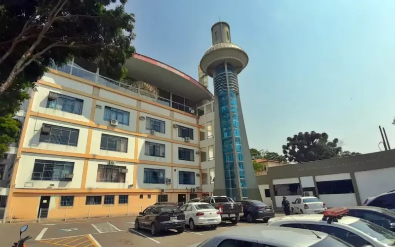 TJMG mantém condenação de Varginha a indenizar vendedor por queda em calçada