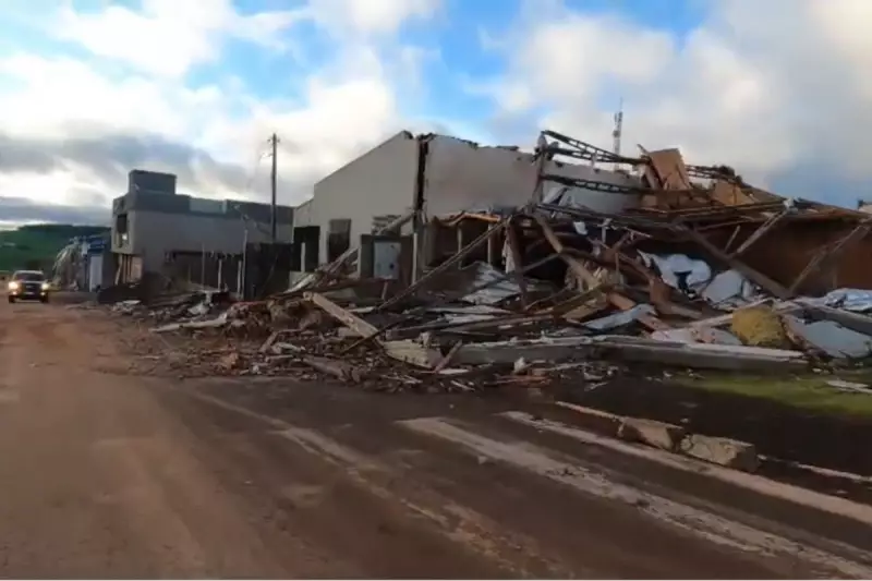 Tornado EF3 devasta Rio Bonito do Iguaçu: 5 mortos e mais de 130 feridos