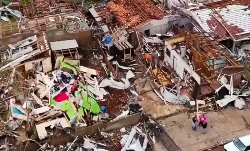 Tornado F3 devasta 90% de cidade no Paraná e causa seis mortes