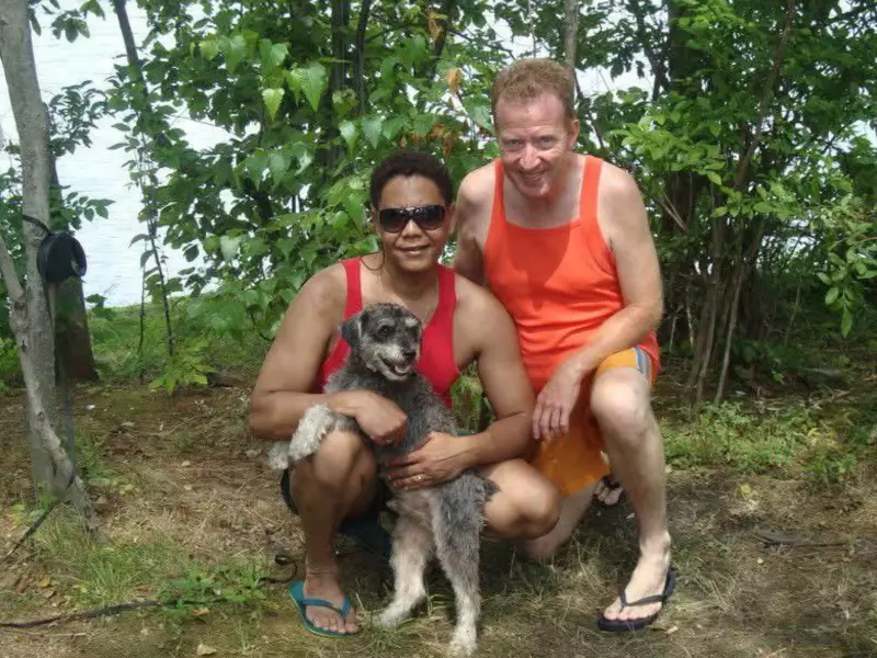 Tragédia em MG: Irmã de Brasileiro Morto com Companheiro Americano Revela que Corpo foi Enterrado sem Aviso à Família