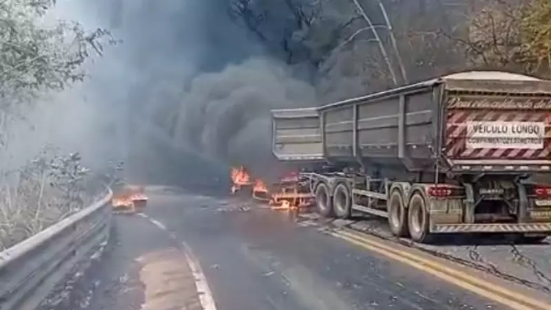 Tragédia na BR-222: Caminhoneiro morre em violento incêndio entre caminhões no Ceará