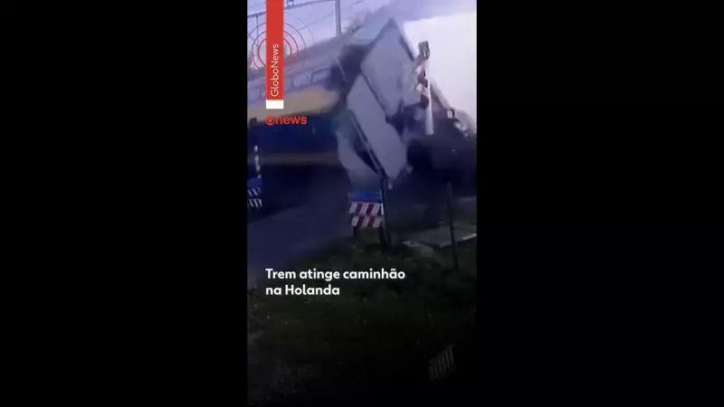 Trem colide com caminhão em passagem de nível na Holanda; veja o vídeo impressionante