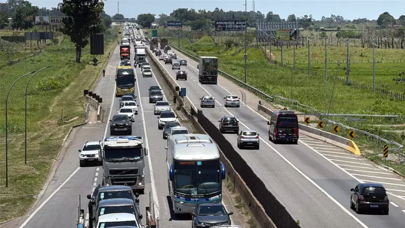 Trânsito intenso na Dutra próximo a Aparecida neste domingo
