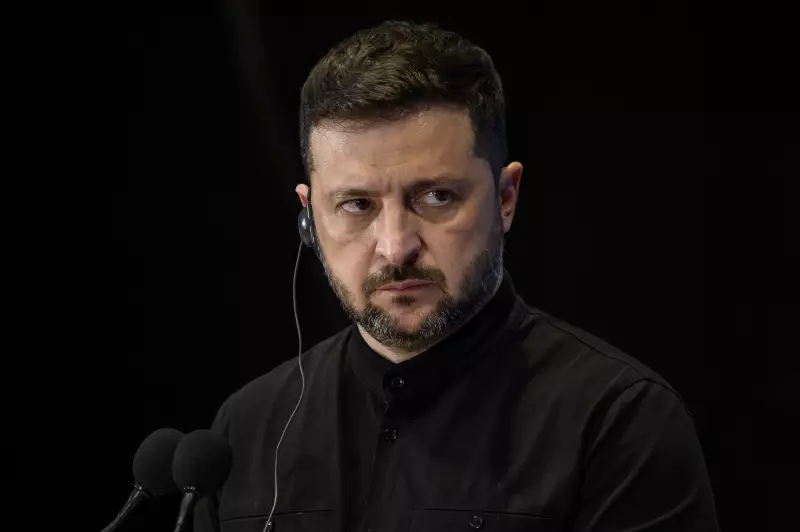 Zelensky enfrenta crise: plano de paz de Trump e corrupção ameaçam governo