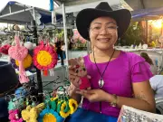 Artesã transforma crochê em fonte de renda e terapia na Expoferr 2025