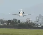 Avião com Luciano Hang pousa 'caranguejando' em SC com ventos de 60 km/h