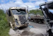 Batida Frontal Entre Caminhões Fere Motorista Gravemente na SE-090 em Nossa Senhora do Socorro