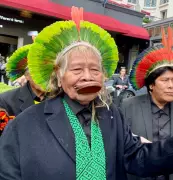 Cacique Raoni, aos 93 anos, chega a Belém para Cúpula dos Povos da COP30