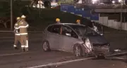 Carro capota após colidir com mureta no Buraco do Tatu, em Brasília; veja o vídeo