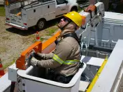 Cemig oferece 300 vagas em curso gratuito para eletricista