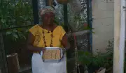 Cozinheira ensina cocada cremosa com 4 ingredientes no Mês da Consciência Negra