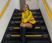 Dua Lipa abraça Brazilcore: oncinha, churrasco e estilo verde-amarelo