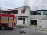 Homem agride esposa, incendeia casa e foge em Venda Nova