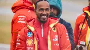 Inferno Astral na Ferrari: Primeiro Ano de Lewis Hamilton é Marcado por Problemas e Desilusões