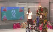 Joaquin, 8 anos, doa bicicleta favorita ao vivo em programa de TV