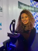Jornalista Nainy Castelo Branco vence Prêmio Einstein de Jornalismo 2025