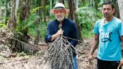 Lula visita quilombo no Pará e se surpreende com robô que colhe açaí: futuro da Amazônia em cena