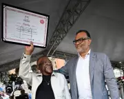 Martinho da Vila recebe título de Doutor Honoris Causa da Fiocruz