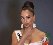 Miss Jamaica tem alta hospitalar após queda grave no Miss Universo 2025